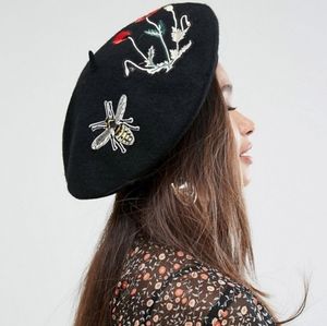 Beret embroidered hat